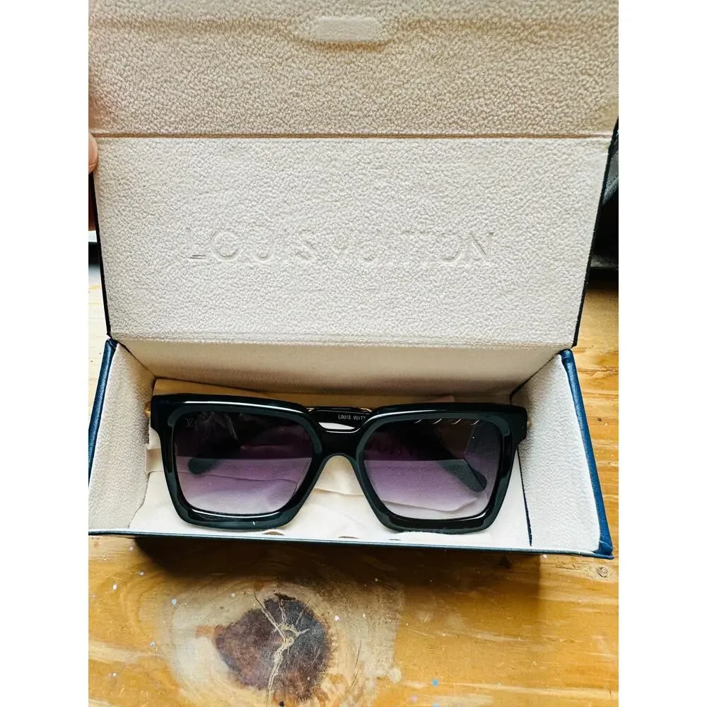 LOUIS VUITTON Black Gold Arrow Chain Sides Edge Cat Eye Sunglasses
